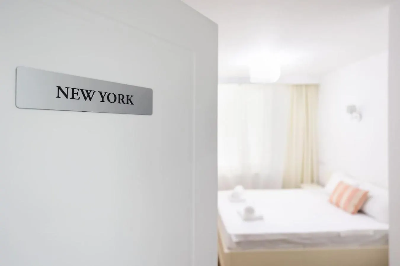 Bucharest Studios New York Room ルーマニア