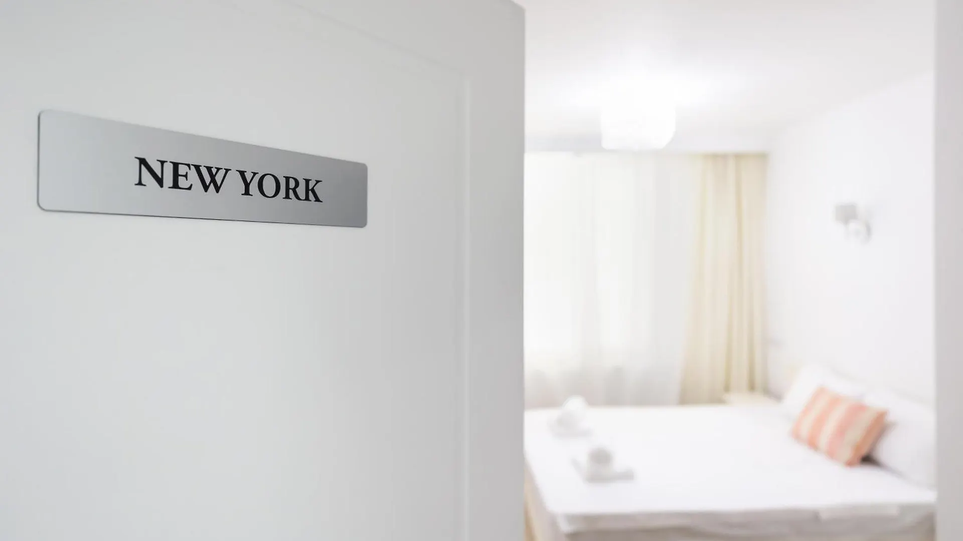 Bucharest Studios New York Room Romanya
